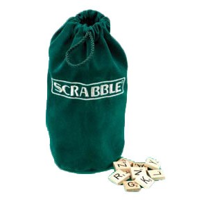 Sac de Scrabble avec des jetons Sac de Scrabble avec des jetons